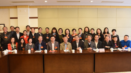 民进上海市第十二次代表大会举行分组会议