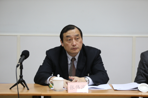 张伟滨副主委参加上海市政协十三届二次会议分组讨论